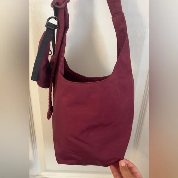 Baggu Oxblood Small Nylon Sling bag with Baggu Charm Oxblood - Picture 4 of 10